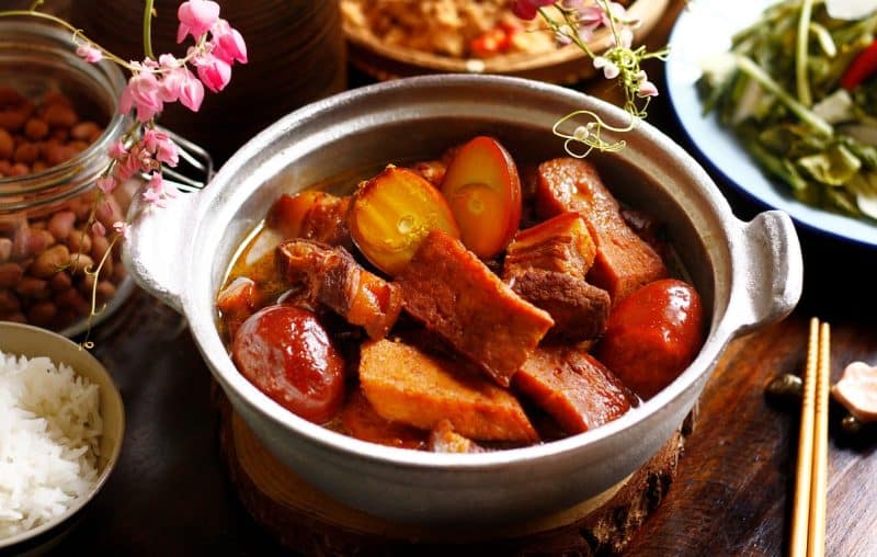 红烧肉配鸡蛋（酱油红烧肉）
