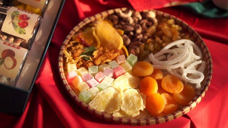 春节蛋糕、糖果和果酱。