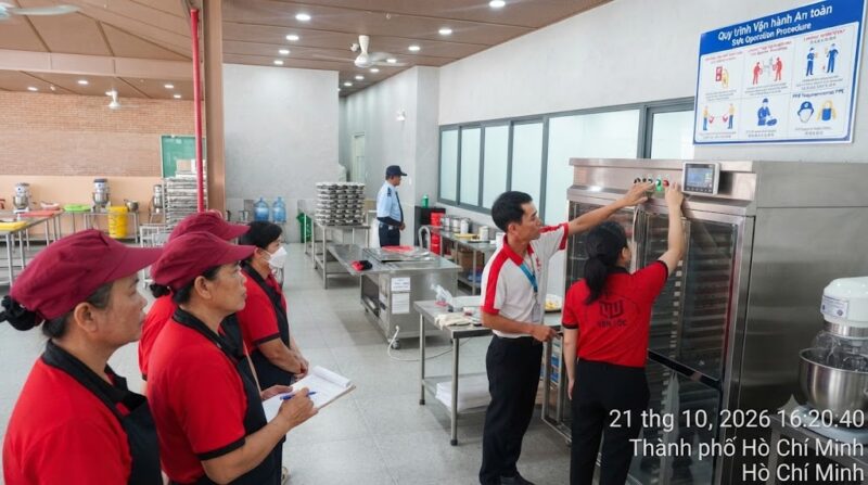 An toàn lao động trong bếp công nghiệp: Những lưu ý cần biết An toàn lao động trong bếp công nghiệp: Những lưu ý cần biết