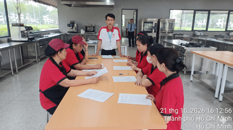 An toàn lao động trong bếp công nghiệp: Những lưu ý cần biết an toàn lao động
